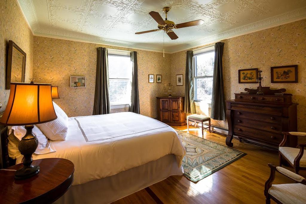 The Inn On Winter'S Hill Kingfield Экстерьер фото